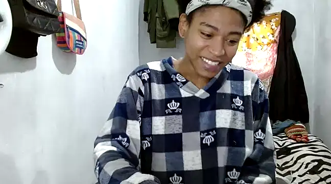 Snapshot of angelamarie1 chatting on March 15, 12:33 pm angelamarie1 online show from March 15, 12:33 pm