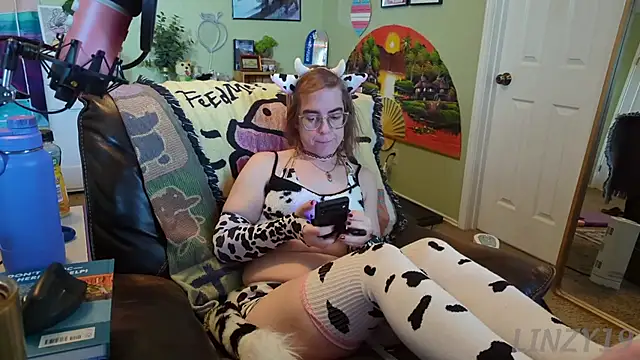 Linzy 19 online show from March 13, 2:33 pm