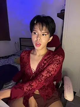 Plaxtique online show from April 3, 6:39 pm